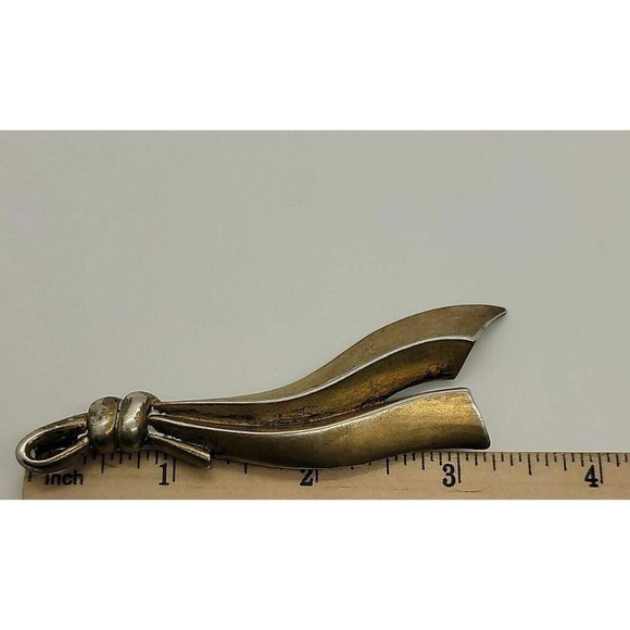 Vintage signed "Jaded 1991" tassel style gold tone w/ patina brooch pin - Picture 5 of 5